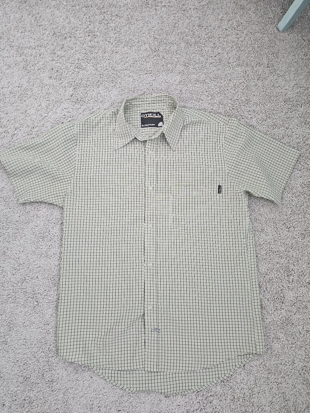 ONEILL SURF SHORT SLEEVE BUTTON UP PLAID STANDARD FIT ( MEN M )